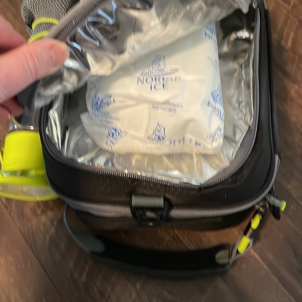 Lunchbox. - Picture 2 of 4
